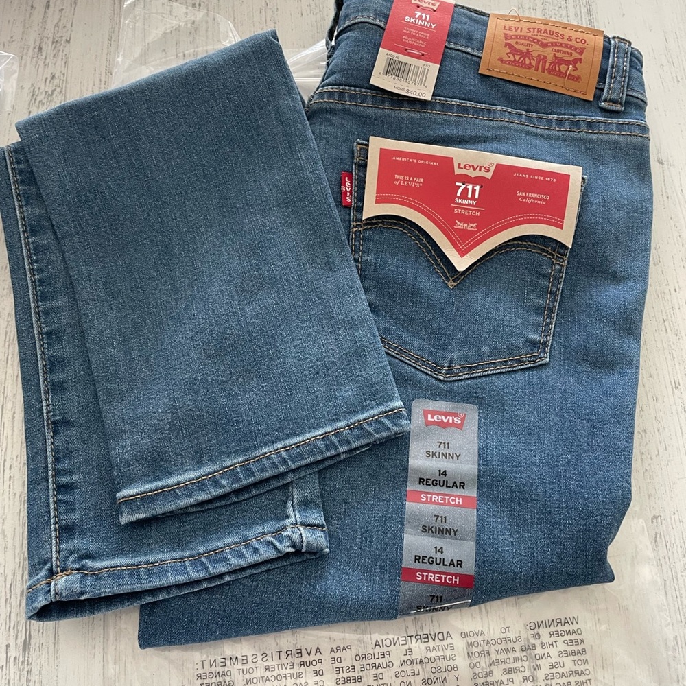 Brand new girls Levi 711 skinny jeans. Size 16